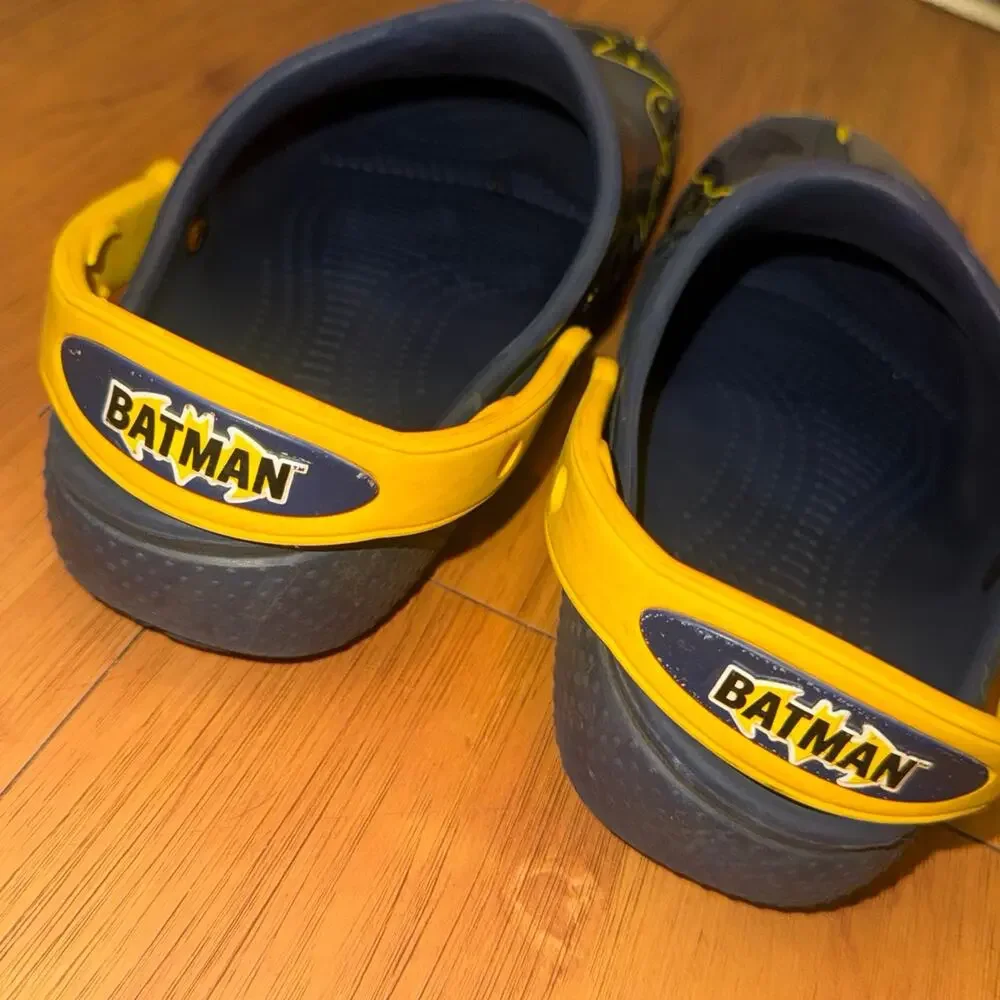 Crocs Batman Clogs Kids J3 Black Yellow DC Comics Slip-On Shoes